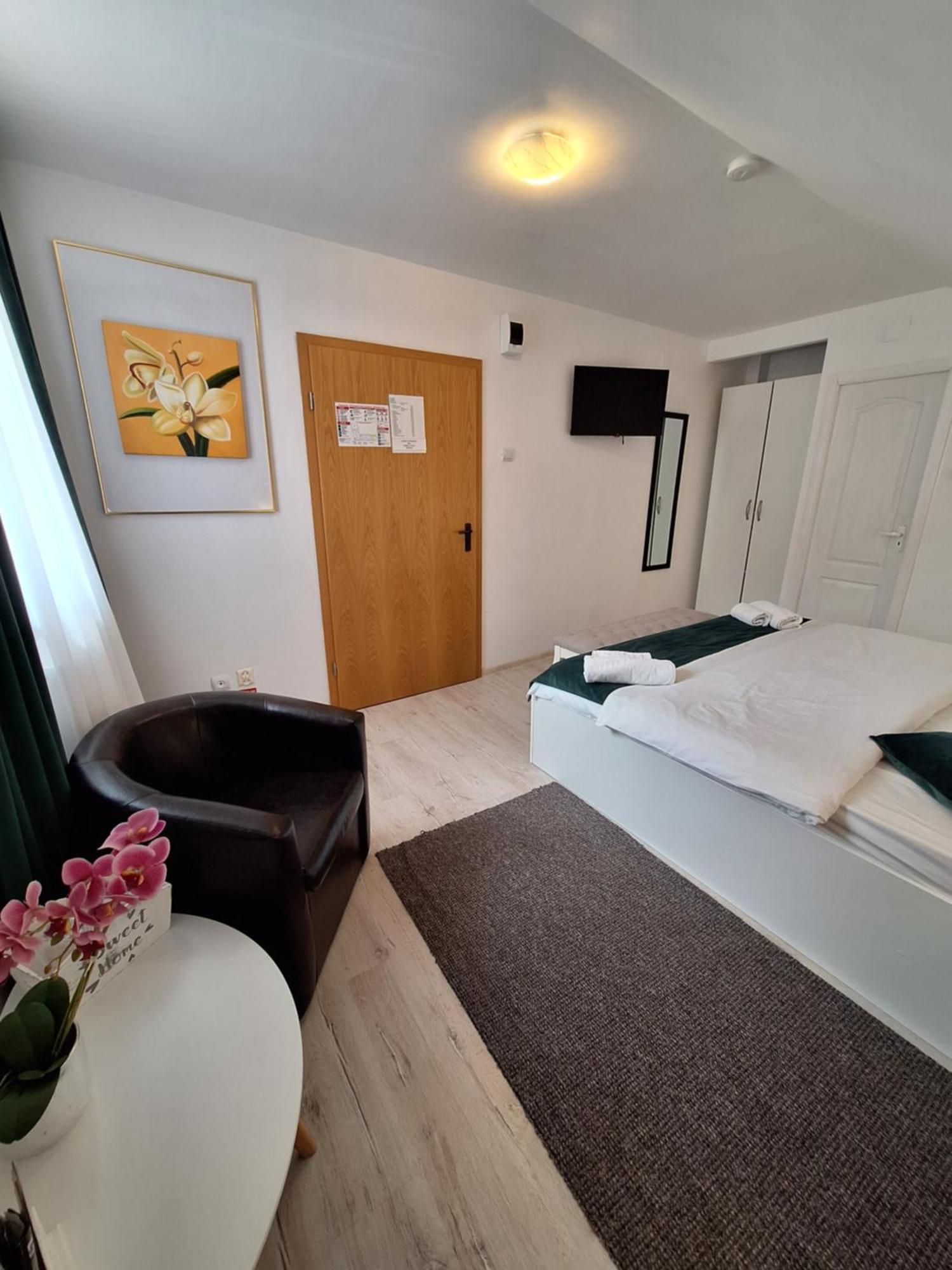Pensiunea Tinelu Brasov Săcele Zimmer foto